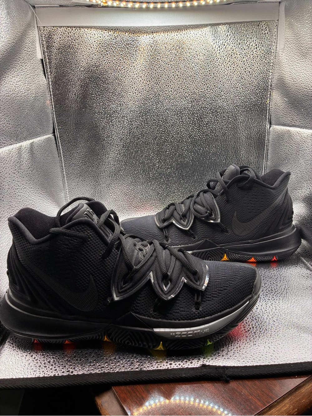 Nike Kyrie 5 Neon Sole